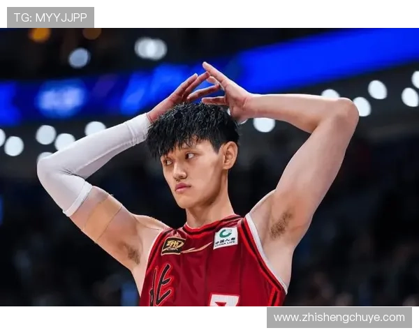 [CBA]曾凡博弧顶接球 突入篮下双手暴扣.